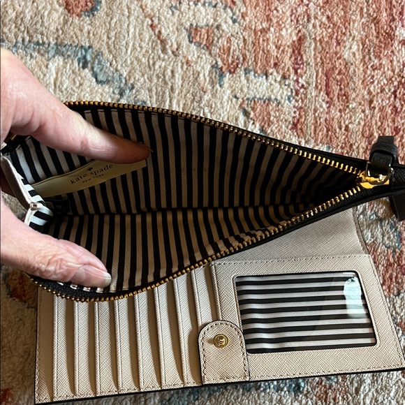 Kate Spade Cameron Street Eliza Bifold Black and Cream Wristlet - Picture 5 of 9